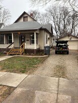 404 E 9th St in Newton, KS - Building Photo