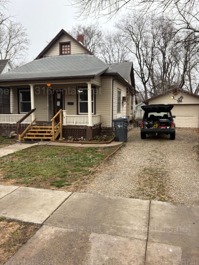 property at 404 E 9th St