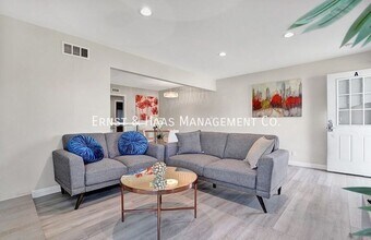 17071 Oak Ln in Huntington Beach, CA - Building Photo - Building Photo
