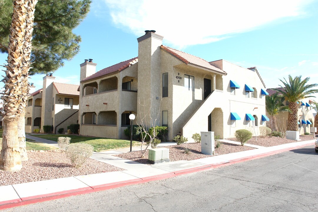 Newport Court Iii in Las Vegas, NV - Building Photo