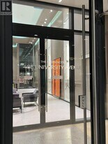 488 University Ave in Toronto, ON - Building Photo