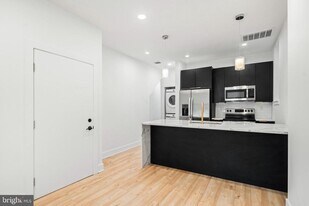 1949 N 32nd St in Philadelphia, PA - Building Photo