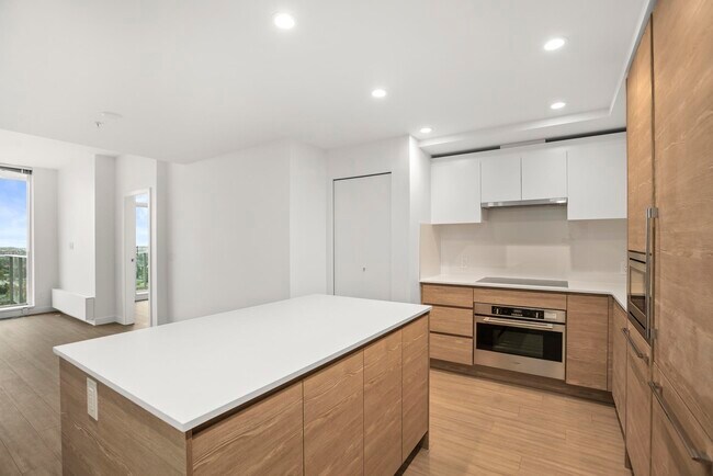 13655 Fraser Hwy in Surrey, BC - Building Photo - Building Photo