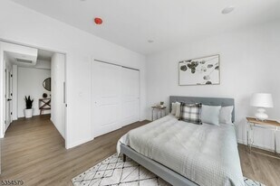 15 S 13th St in Newark, NJ - Building Photo