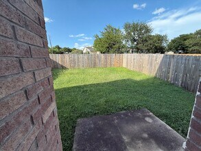 725 Claremont Pkwy in Marble Falls, TX - Building Photo - Building Photo