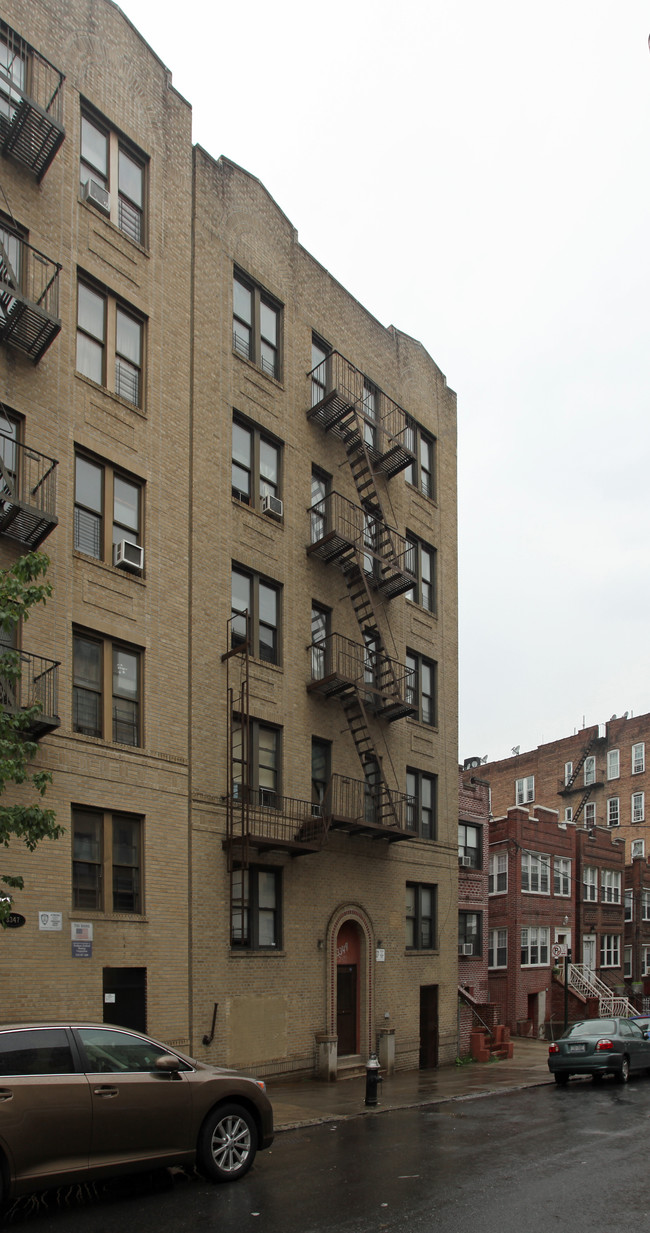 3349 Decatur Ave in Bronx, NY - Foto de edificio - Building Photo