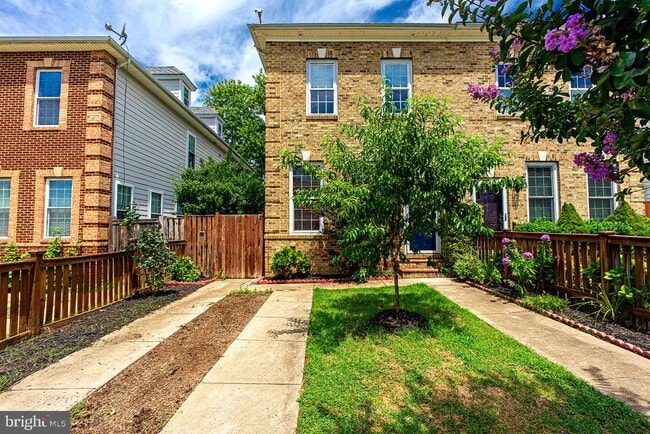 property at 10 E Reed Ave