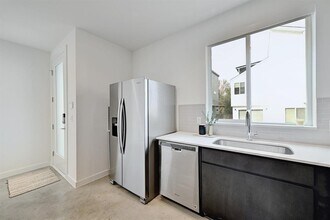 705 N Bluff Dr in Austin, TX - Building Photo - Building Photo