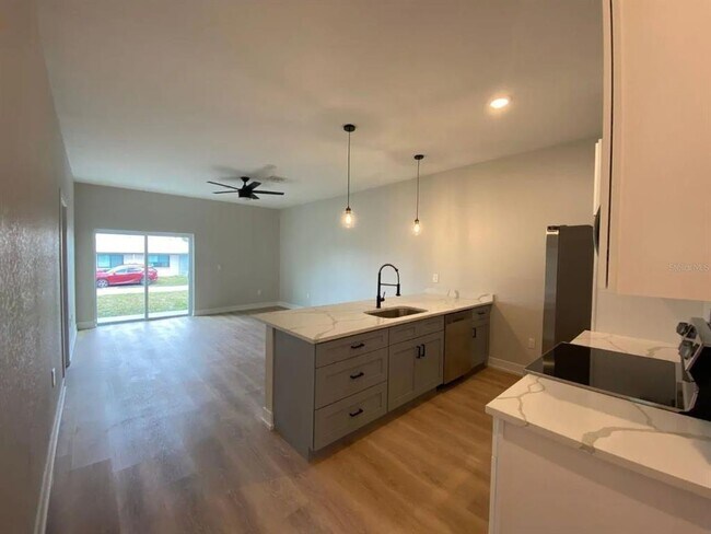 10524 Pendleton Ave in Englewood, FL - Building Photo - Building Photo