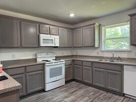 800 Sycamore St in Commerce, TX - Building Photo