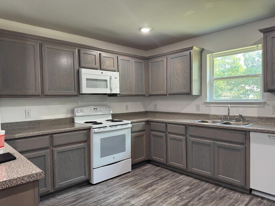 800 Sycamore St in Commerce, TX - Building Photo