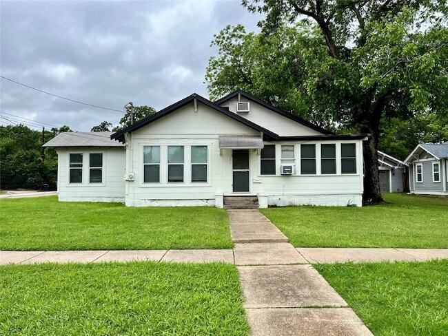 1002 Gregg St