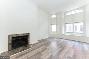 2032 Walnut St in Philadelphia, PA - Building Photo