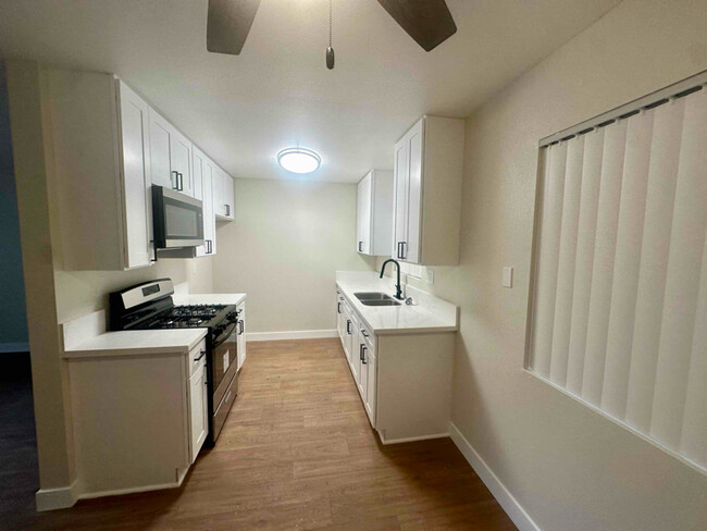 8127 Stewart and Gray Rd-Unit -03 in Downey, CA - Building Photo - Building Photo
