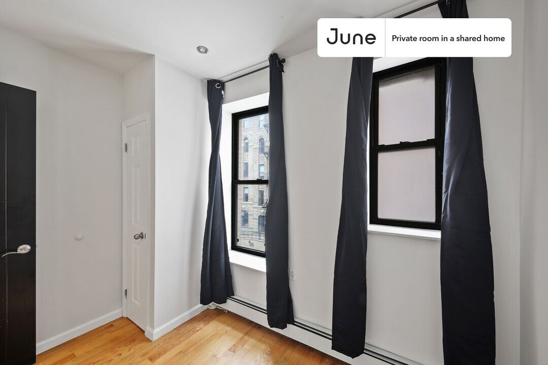 Room in Shared 3 bed/1 bath home in New York, NY - Building Photo