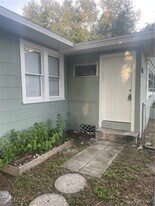 2107 Franklin St in Ft. Myers, FL - Building Photo