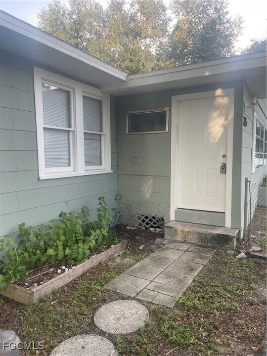 2107 Franklin St in Ft. Myers, FL - Building Photo