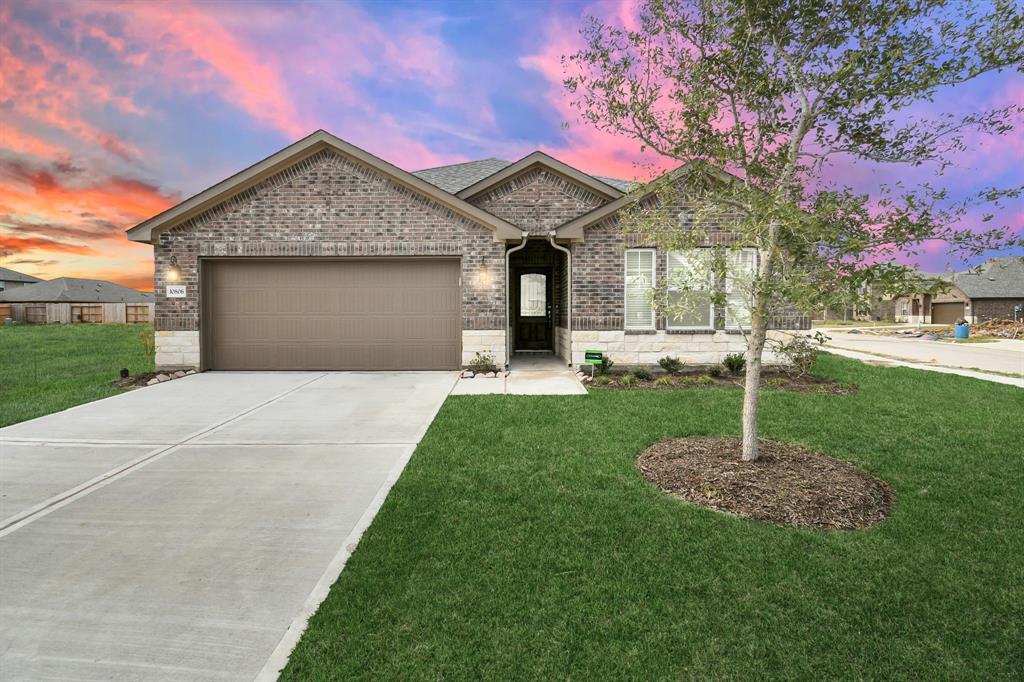 10806 Bodie Hls Dr in Arcola, TX - Building Photo