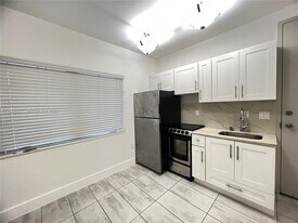 1201 Pennsylvania Ave in Miami Beach, FL - Building Photo