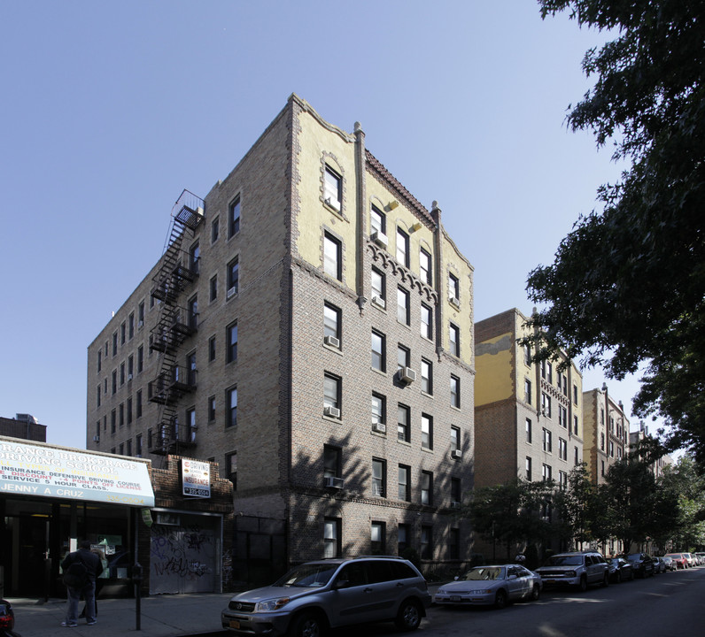 37-15 81st St in Flushing, NY - Building Photo