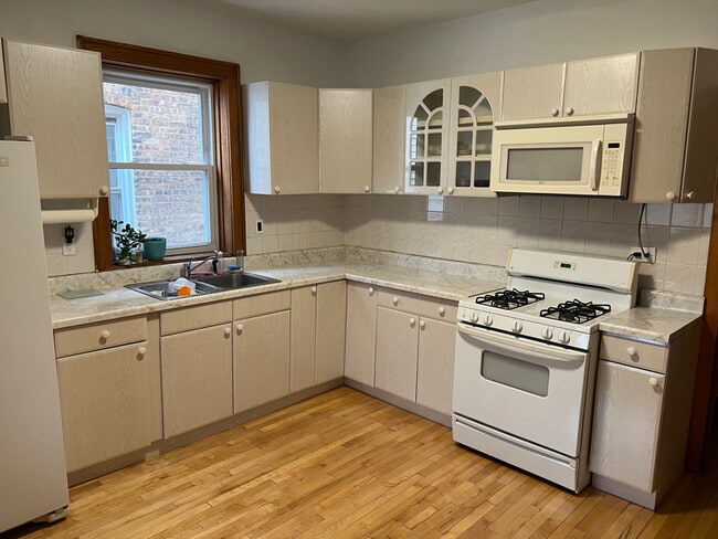 5353 W Newport Ave in Chicago, IL - Building Photo - Building Photo