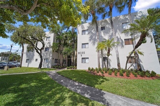 8035 SW 107th Ave in Miami, FL - Building Photo - Building Photo