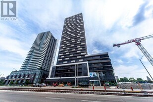 5105 Hurontario St in Mississauga, ON - Building Photo