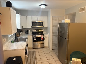 614 Warn-Ree Cir in New Smyrna Beach, FL - Building Photo - Building Photo