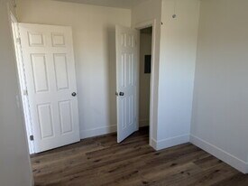 1800 Shamrock Wy in Bakersfield, CA - Building Photo