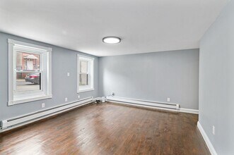 211 New York Ave in Jersey City, NJ - Building Photo - Building Photo