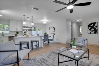 2050 67th Ave N in St. Petersburg, FL - Building Photo - Building Photo