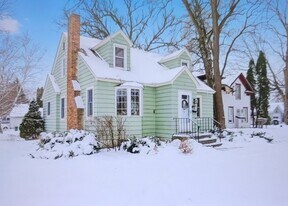 326 N 3rd St in River Falls, WI - Building Photo