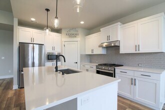 2725 Ketch Rd in Richland, WA - Building Photo - Building Photo