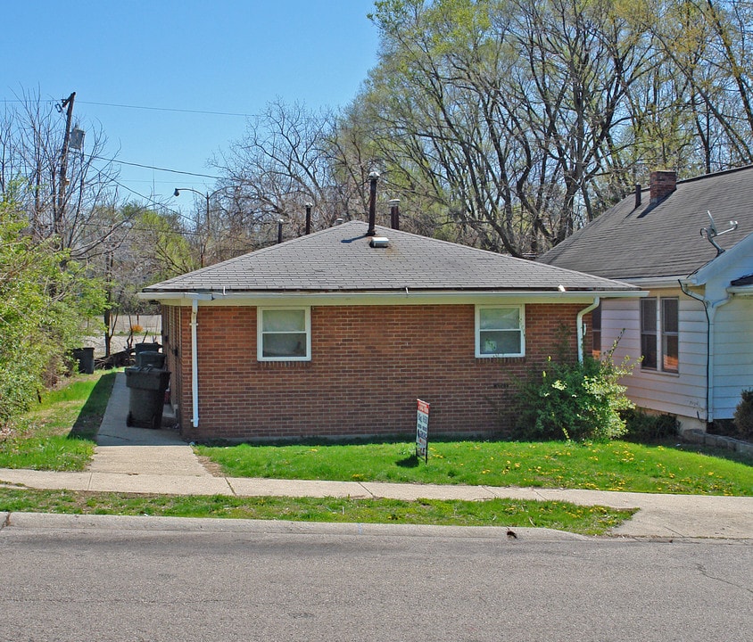 2054 Kensington Dr in Dayton, OH - Foto de edificio