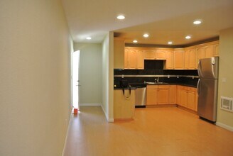 7440 Mesa College Dr in San Diego, CA - Building Photo - Building Photo