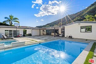 2120 San Ysidro Dr in Beverly Hills, CA - Building Photo