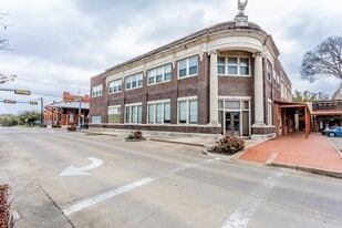 103 Historic Town Square, Unit 206 in Lancaster, TX - Building Photo