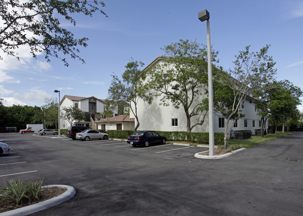 Leisure Villas in Homestead, FL - Building Photo