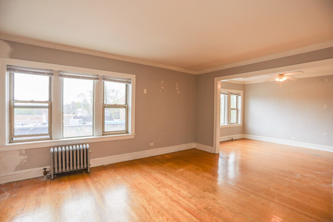 2420 W Lunt Ave, Unit #3E in Chicago, IL - Building Photo