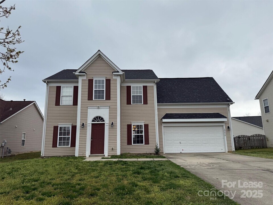 10410 Planters View Dr in Charlotte, NC - Building Photo