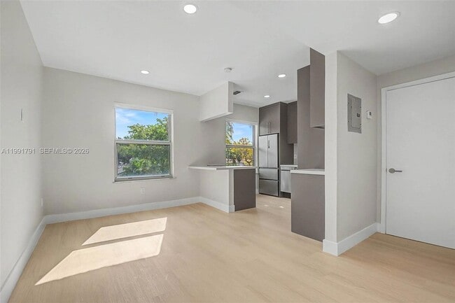 694 NE 76th St, Unit 6 in Miami, FL - Building Photo - Building Photo