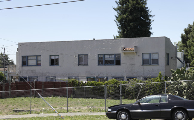 2051 23rd Ave in Oakland, CA - Foto de edificio - Building Photo