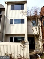 15266 Lodge Terrace in Woodbridge, VA - Building Photo