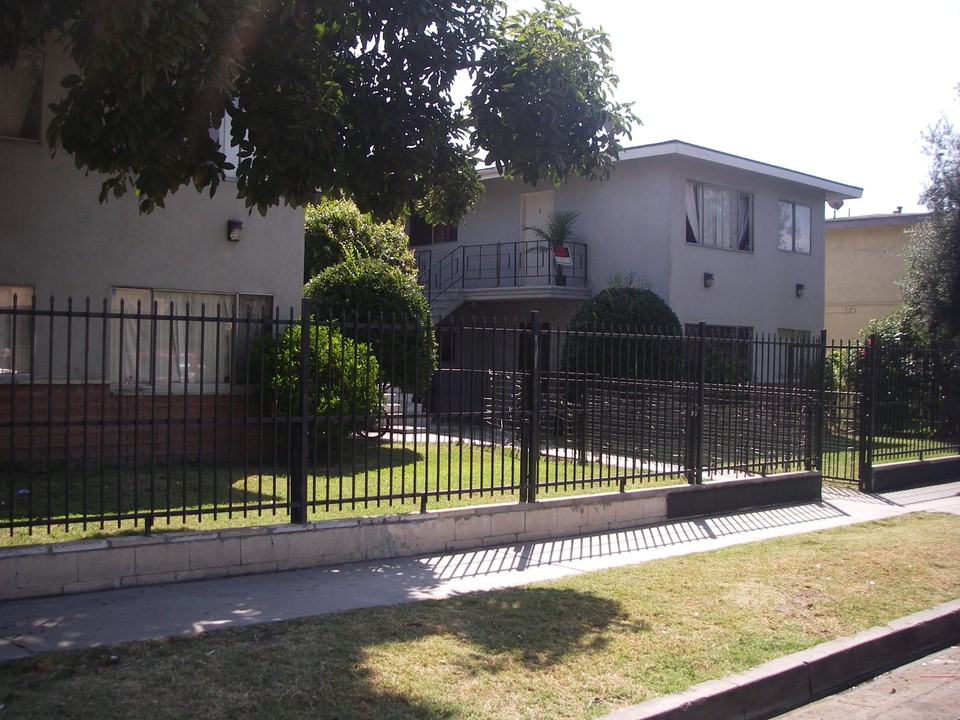 1143 S Poplar St in Santa Ana, CA - Foto de edificio