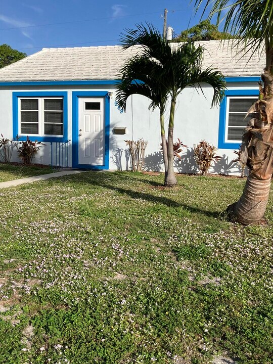 949 30th St in West Palm Beach, FL - Building Photo