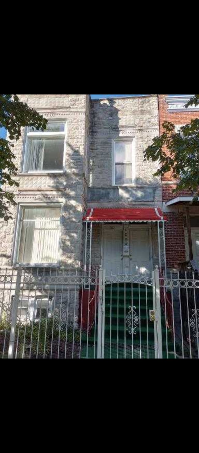 property at 2818 W Wilcox St