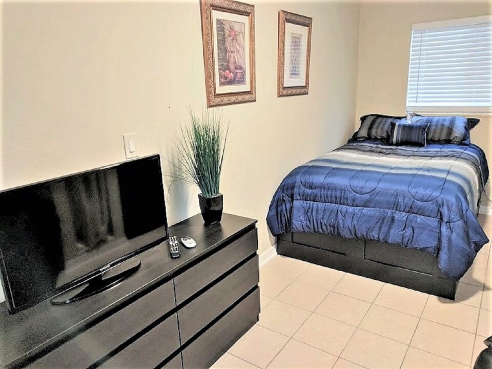 2344 1st Ave N, Unit Small Charming Getaway in St. Petersburg, FL - Foto de edificio