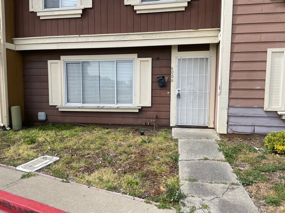 4066 Weymouth Ln in Sacramento, CA - Building Photo