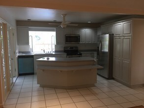 11573 Viking Ave in Northridge, CA - Building Photo - Building Photo