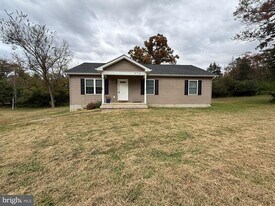 376 Flynn Dr in Front Royal, VA - Building Photo